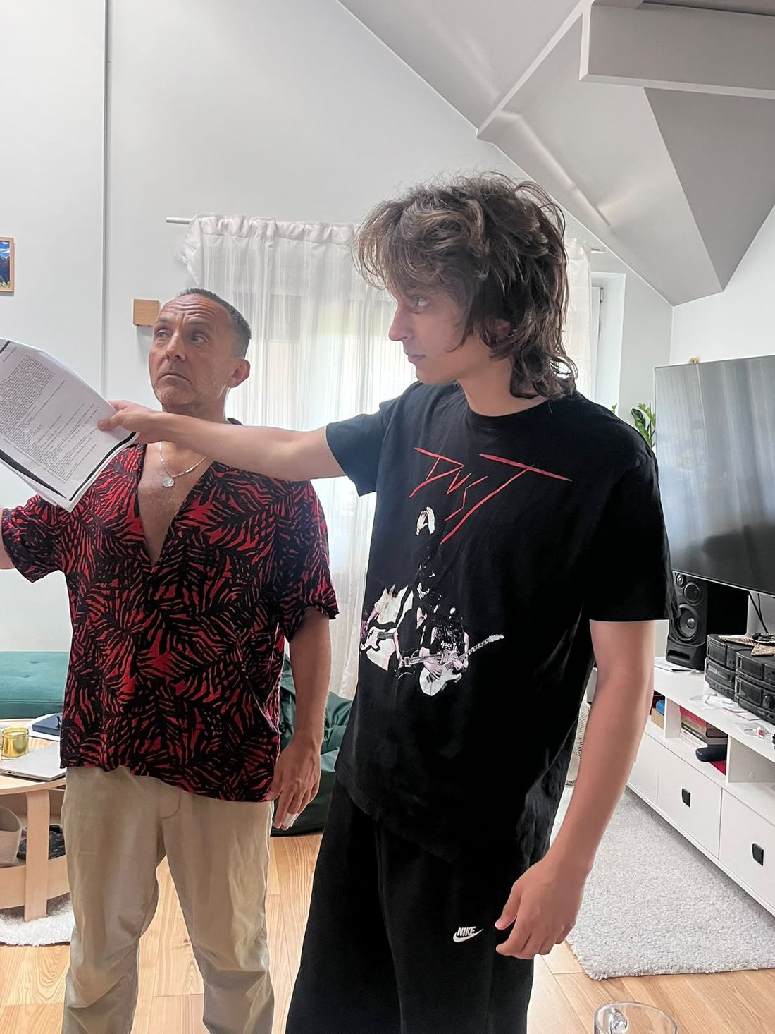 Prowadzący pracuje z uczestnikiem nad tekstem